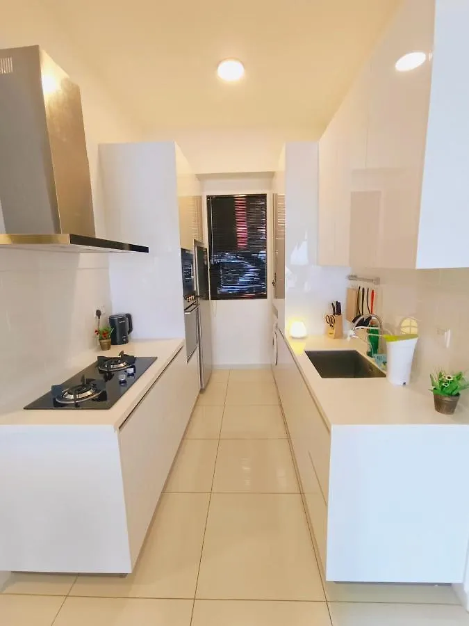Rooftop Pool, 8 Pax, 2 Bedrooms, 2 Bathrooms, 2 Car Parks By Star Home Jelutong Apartment
