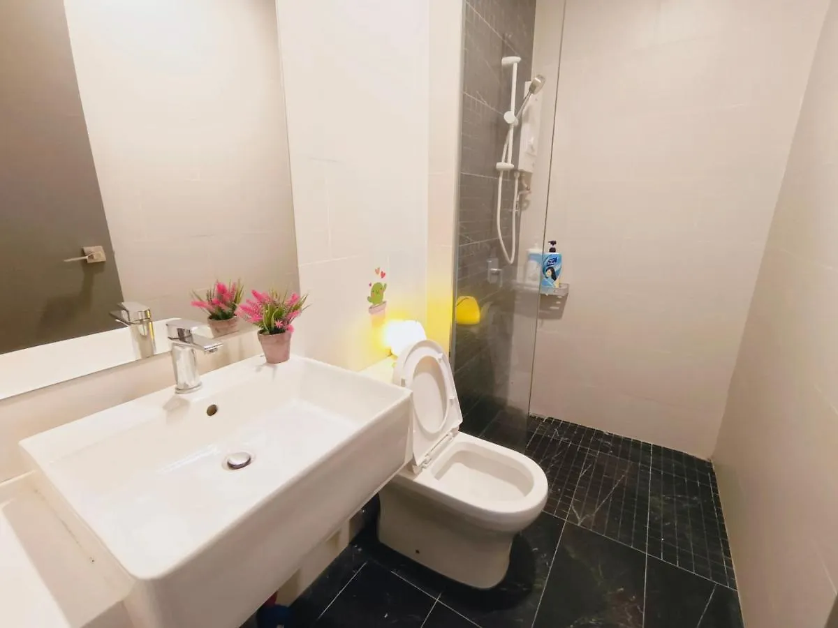 Apartment Rooftop Pool, 8 Pax, 2 Bedrooms, 2 Bathrooms, 2 Car Parks By Star Home Jelutong Malaysia